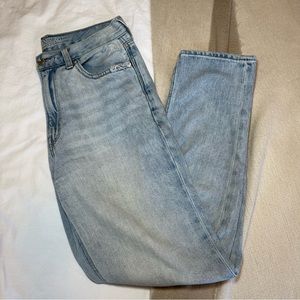 American Eagle Light Wash Mom Jeans 6